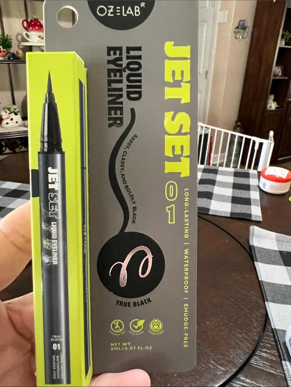 New Jet Set Liquid Eyeliner 01 True Black